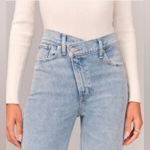 Abercrombie & Fitch Blue 90's Straight Ultra High Rise Jeans Crossover- Size 25